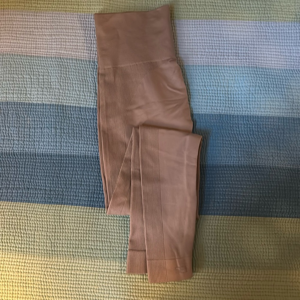 Set Active by Madelyn Cline Leggings Smooth Green Small - Picture 2 of 8